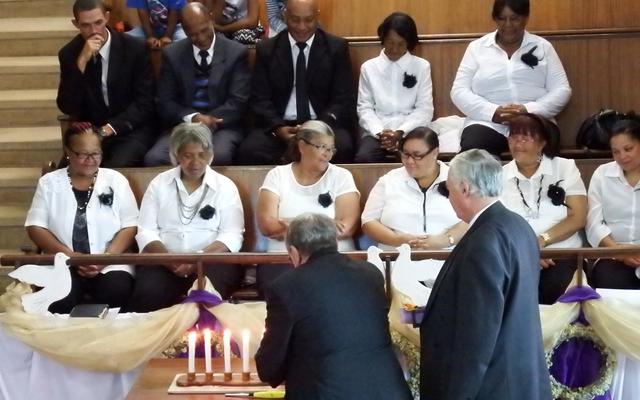 7 SeremoniÃ«le kerse is deur elke streeksverteenwoordiger aangesteek 